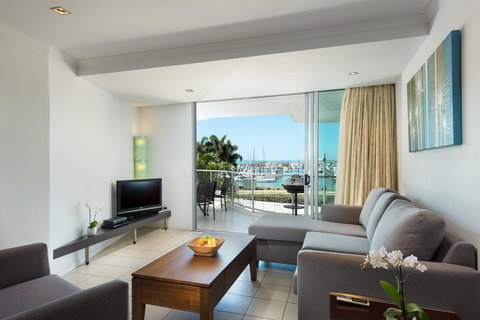 At Marina Shores - Accommodation Whitsundays 3
