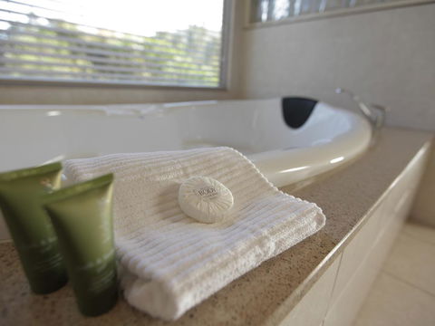 At The Gap Holiday Home - Accommodation Whitsundays 1