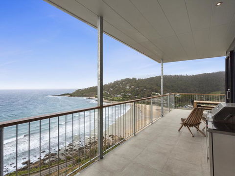 At Wye Eyrie With Arguably The Best Views In Town - Accommodation Whitsundays 0