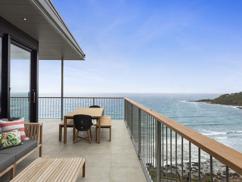 At Wye Eyrie With Arguably The Best Views In Town - Accommodation Whitsundays 2
