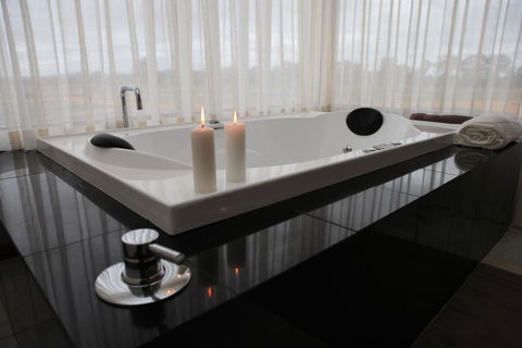Aurora Cottages Bush Retreat - Accommodation Whitsundays 0