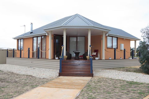 Aurora Cottages Bush Retreat - Accommodation Whitsundays 2