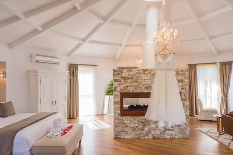 Austinvilla Estate - Accommodation Whitsundays 0