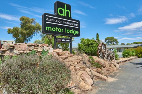 Australian Homestead Motor Lodge - Accommodation Whitsundays 0