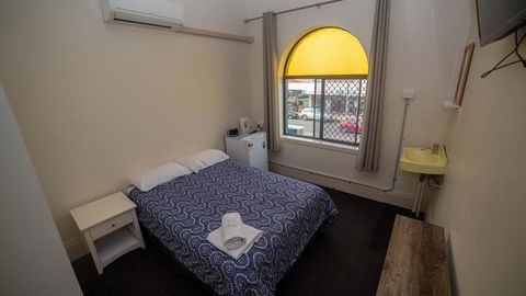 Australian Hotel - Accommodation Whitsundays 2