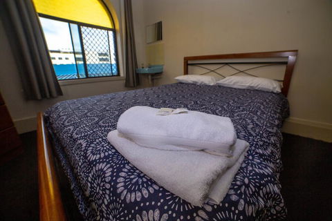 Australian Hotel - Accommodation Whitsundays 1