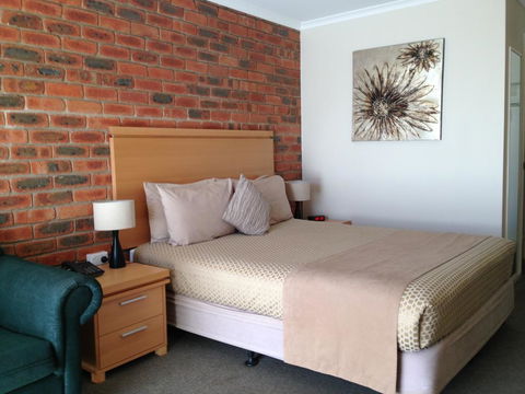 Australian Settlers Motor Inn - Accommodation Whitsundays 3
