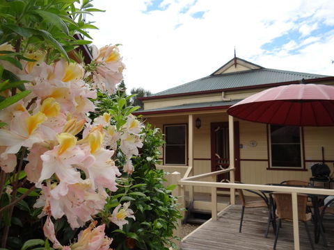 Autumn Affair Cottage 6 - Accommodation Whitsundays 0