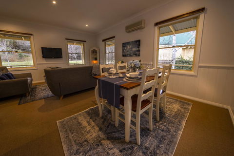 Autumn Beauty - Cottage 3 - Accommodation Whitsundays 2