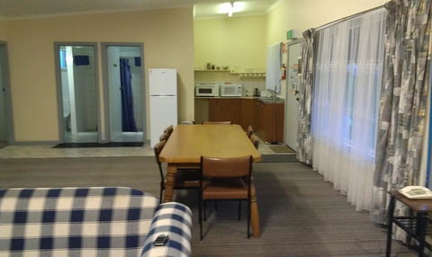 Avalon Motel - Accommodation Whitsundays 1