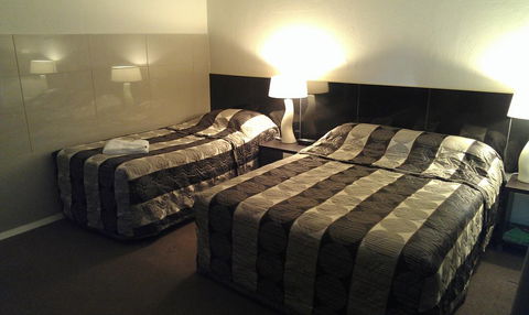 Avalon Motel - Accommodation Whitsundays 0
