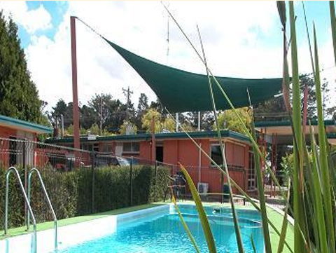 Avenue Motel - Accommodation Whitsundays 2