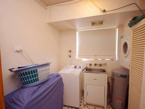 Avilla Court 2 - Accommodation Whitsundays 3