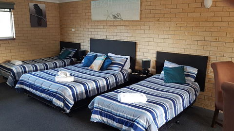 Avlon Gardens Motel - Accommodation Whitsundays 0