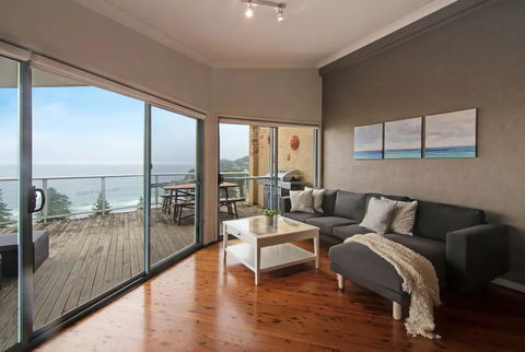 Avoca Heights House /// 4 BDR 2.5 BTH // Direct Ocean Views - Accommodation Whitsundays 0