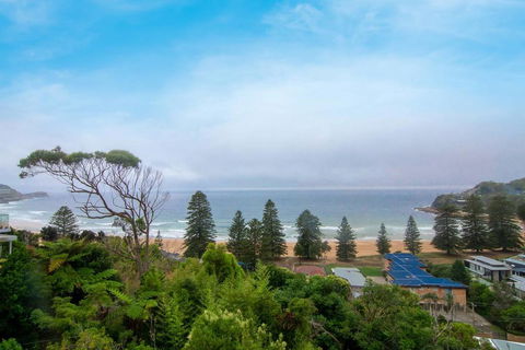 Avoca Heights House /// 4 BDR 2.5 BTH // Direct Ocean Views - Accommodation Whitsundays 3