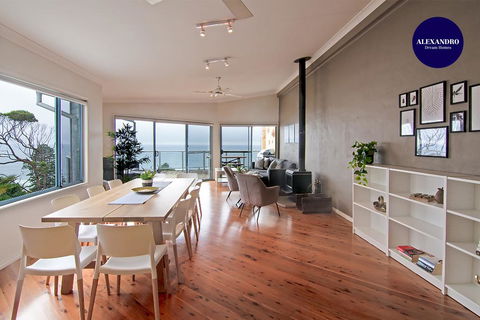 Avoca Heights House /// 4 BDR 2.5 BTH // Direct Ocean Views - Accommodation Whitsundays 2