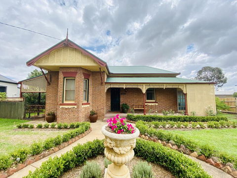 Avoca House - Circa 1900 Gorgeous Federation Home - Accommodation Whitsundays 0