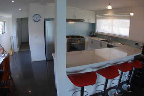 Award Winning Beach Front Retreat - Accommodation Whitsundays 2