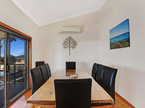 Away @ Nelson Bay, 29 Wollomi Ave - Incredible Water Views, Pet Friendly, WIFI & Aircon - Accommodation Whitsundays 3