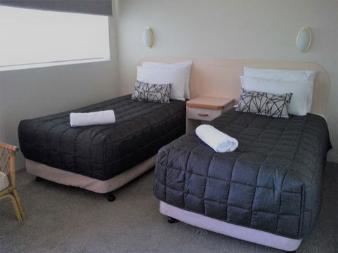 AZA Motel - Accommodation Whitsundays 1