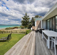 Azure Absolute Beachfront - Pet Friendly - Accommodation Whitsundays