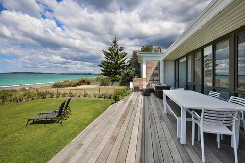 Azure Absolute Beachfront - Pet Friendly - Accommodation Whitsundays 0