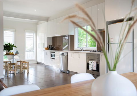 Azure Beach Retreat - Spa Luxury - Accommodation Whitsundays 1