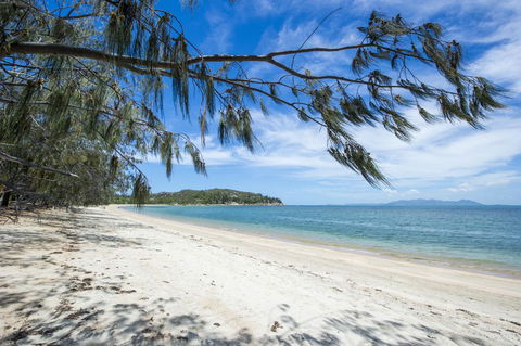 Azure On Geoffrey Bay - Accommodation Whitsundays 0