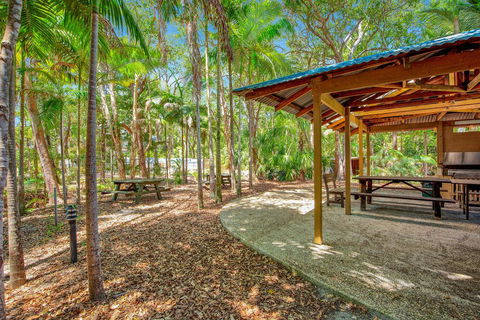 Baden 46 - Rainbow Shores, Walk To Beach, Top Floor, Air Conditioned Unit, Pools - Accommodation Whitsundays 1