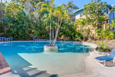 Baden 74 - Rainbow Shores, Top Floor, Air Conditioned Unit, Walk To Beach - Accommodation Whitsundays 0