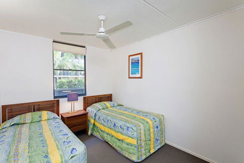 Baden 74 - Rainbow Shores, Top Floor, Air Conditioned Unit, Walk To Beach - Accommodation Whitsundays 1