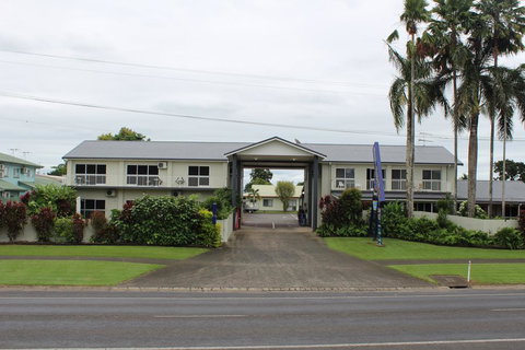 Barrier Reef Motel Innisfail - Accommodation Whitsundays 1