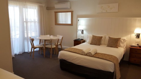 Bathurst Gold Panner - Accommodation Whitsundays 0