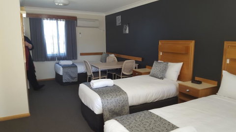 Bathurst Gold Panner - Accommodation Whitsundays 2