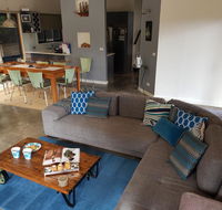 Bay Breeze Holiday Home - Accommodation Whitsundays