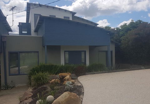 Bay Breeze Holiday Home - Accommodation Whitsundays 1