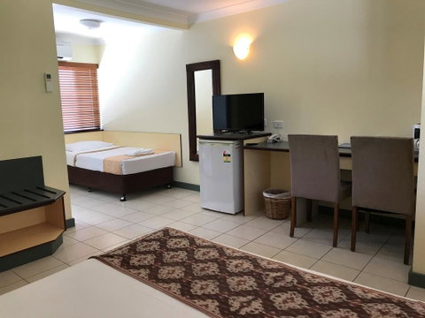 Bay Village Tropical Retreat & Apartments - Accommodation Whitsundays 2