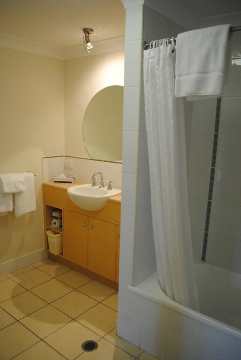 Bay Village Tropical Retreat & Apartments - Accommodation Whitsundays 3