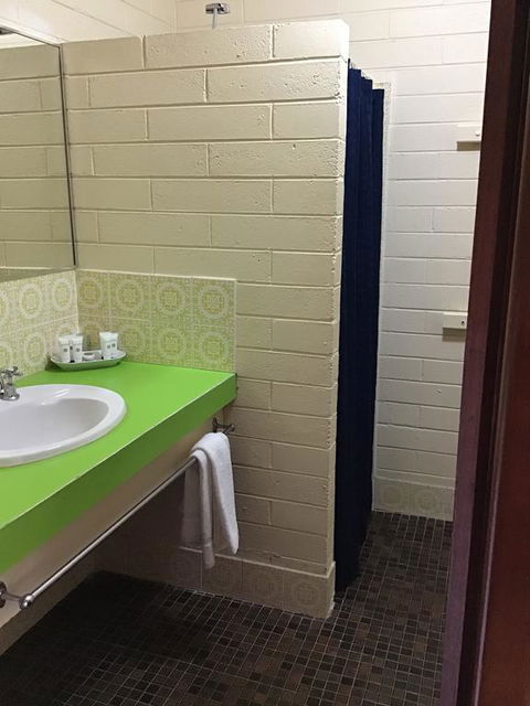 Bayview Motel - Accommodation Whitsundays 3