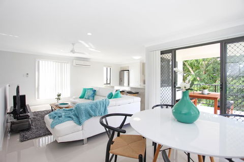 Beach Breeze Holiday House - Accommodation Whitsundays 3