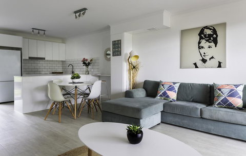 Beach Escape (unit 8 Beach Breakers) - Accommodation Whitsundays 1