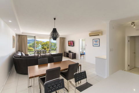 Beach Front Lagoon Lodge Apartments - Accommodation Whitsundays 2