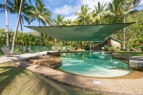 Beach Front Lagoon Lodge Apartments - Accommodation Whitsundays 3