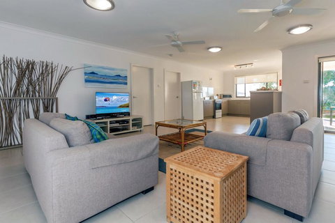 Beach House, Pacific Road, 1/20 - Accommodation Whitsundays 1