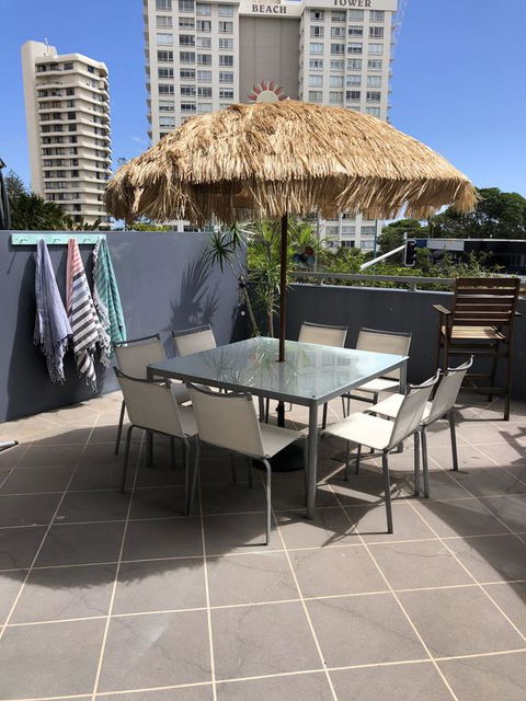 Beach Side Ocean Burleigh Heads 3 Bedroom Family Accomodation - Accommodation Whitsundays 1