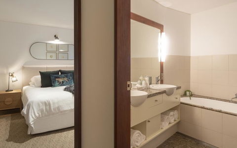 Beach Suites - Accommodation Whitsundays 1