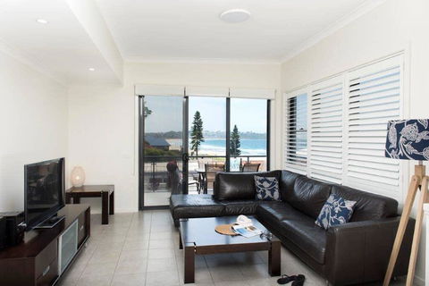 Beachfront 8 - Accommodation Whitsundays 3