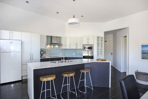 Beachfront Apartment 10 - Accommodation Whitsundays 2
