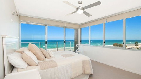 Beachfront Apt Main Beach - Accommodation Whitsundays 2